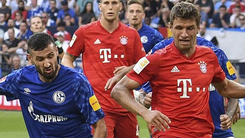 THOMAS MÜLLER, NOTE 4: Der flexible Raumdeuter muss künftig, vor allem wenn Coutinho spielfit ist, um seinen Platz als offensiver Freigeist bangen. Wie immer sehr lauffreudig und agil. Bot sich stets an, doch war nicht so recht im Spiel. Nach 57 Minuten brachte Trainer Kovac für ihn Coutinho &ndash; ein Signal? Gar die Zeitenwende?