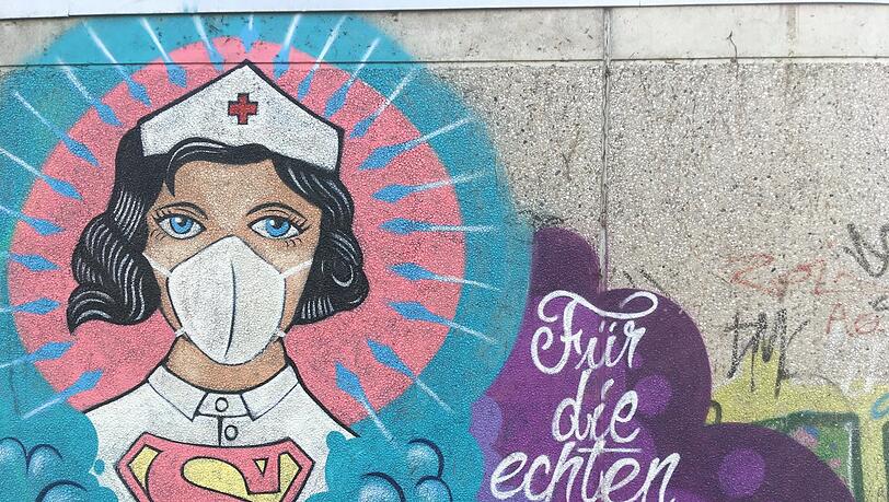 In der Pandemie fanden sich plötzlich ganz neue Helden: Graffiti "Super Nurse", 2020 in Hamm.