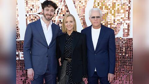 Lisa Kudrow mit Sohn Julian Murray Stern und Ehemann Michael Stern bei der Premiere der 3. Staffel von "The Comeback" in Los Angeles am 19. M&auml;rz 2026.