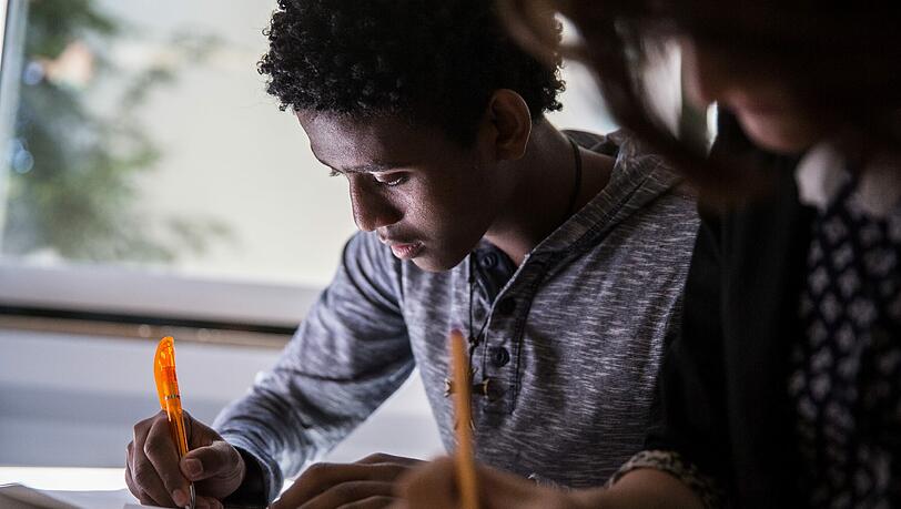 Deutsch-Sprachkurs an der Volkshochschule: Neben diesen notwendigen Fächern bietet die MVHS auch Themen für Nischeninteressen an. Deutsch-Sprachkurs an der Volkshochschule: Neben diesen notwendigen Fächern bietet die MVHS auch Themen für Nischeninteressen an.