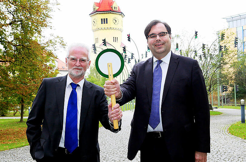 Der alte und der neue MVG-Chef: Herbert König übergibt die Kelle an Ingo Wortmann.