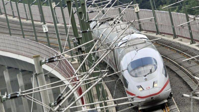 Nächster Halt im ICE Münchner Flughafen? Die Bahn ist noch kritisch.