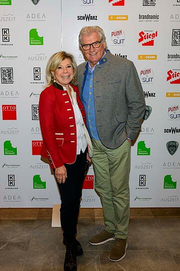 Marianne und Michael Hartl freuen sich über das neue Lokal in ihrem Wohnort.