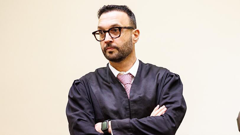 Rechtsanwalt Dr. Adam Ahmed hat auch nach der Abschiebung noch Kontakt zu Herisch A. Rechtsanwalt Dr. Adam Ahmed hat auch nach der Abschiebung noch Kontakt zu Herisch A.