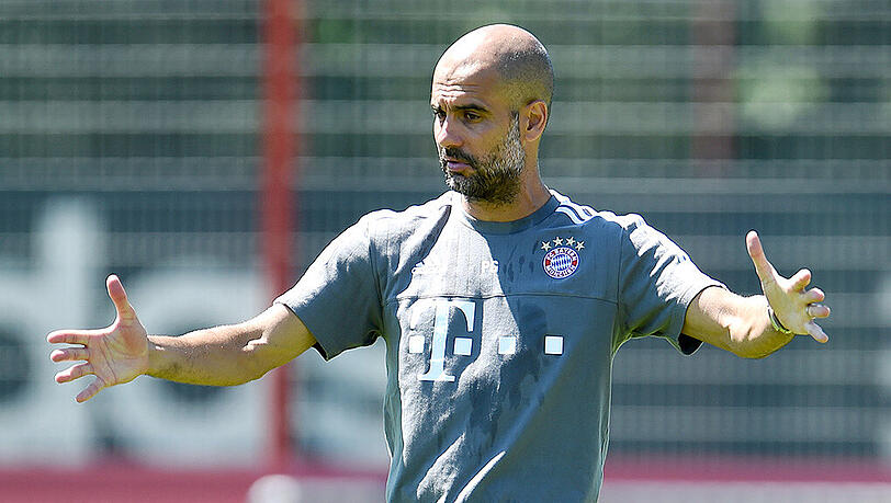 Bayern-Trainer Pep Guardiola beim Traingsauftakt an der Säbener Straße. Bayern-Trainer Pep Guardiola beim Traingsauftakt an der Säbener Straße.
