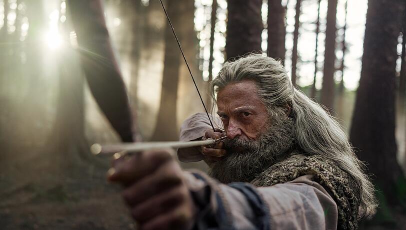 Zielt auf den Mythos: Hugh Jackman hinter ganz viel Schminke und Bart in &bdquo;The Death of Robin Hood&ldquo;