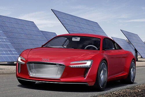 Knallrot: der Audi E-tron Concept.
