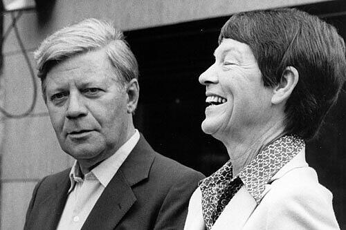 Helmut Schmidt mit seiner Loki