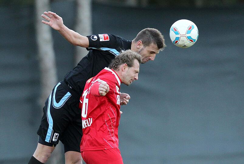 Probespieler Guillermo Vallori hat am Montag beim 2:0-Sieg der Löwen gegen Thun den ersten Härtetest im 1860-Trikot bewältigt - die Bilder.