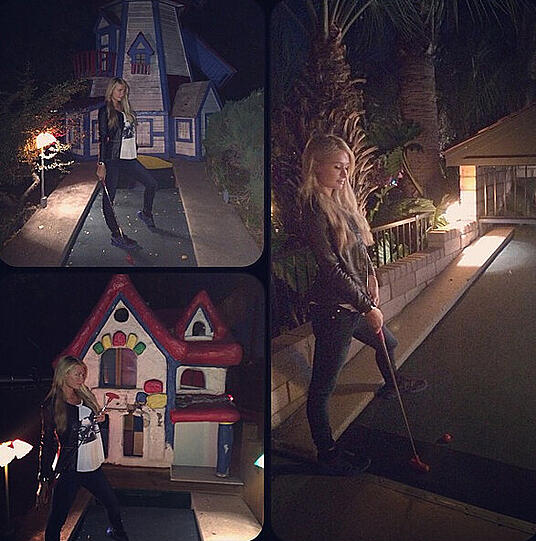 Fast keine Stunde ohne neue Bilder im Social Media gibt es bei Paris Hilton. Egal ob Abends beim Mini-Golf ...
