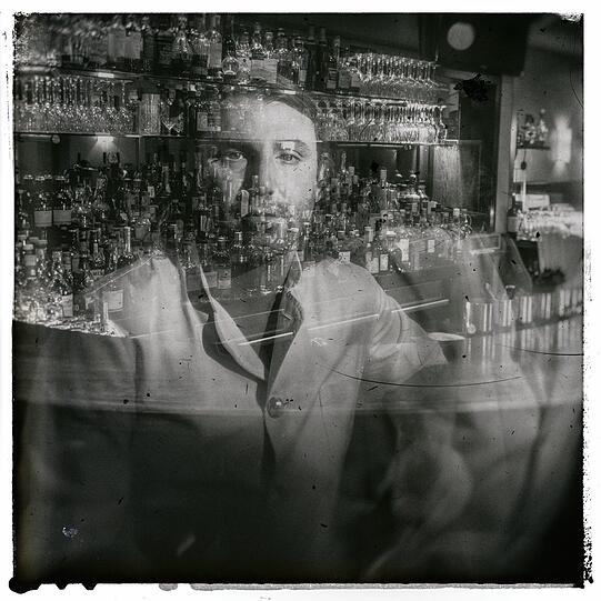 Cocktail-Experte Andi Till in der Bar Pacific Times.