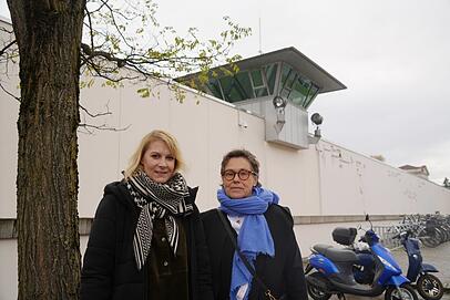 Ist die Demokratie in Gefahr? Nicole Gohlke und Adelheid Rupp von der Linken sind davon überzeugt. Die AZ hat sie ins Gefängnis begleitet. Ist die Demokratie in Gefahr? Nicole Gohlke und Adelheid Rupp von der Linken sind davon überzeugt. Die AZ hat sie ins Gefängnis begleitet.