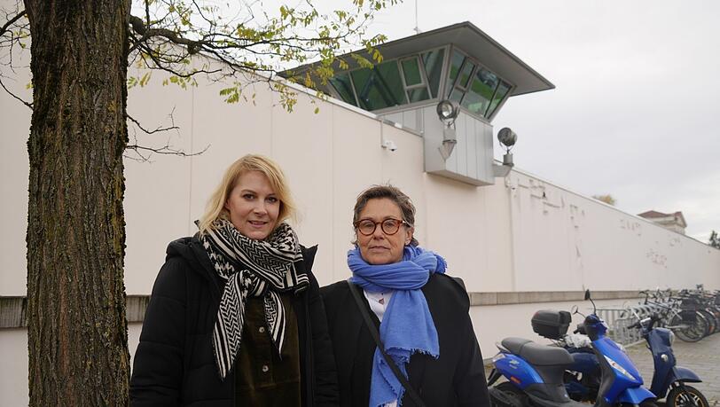 Ist die Demokratie in Gefahr? Nicole Gohlke und Adelheid Rupp von der Linken sind davon überzeugt. Die AZ hat sie ins Gefängnis begleitet. Ist die Demokratie in Gefahr? Nicole Gohlke und Adelheid Rupp von der Linken sind davon überzeugt. Die AZ hat sie ins Gefängnis begleitet.