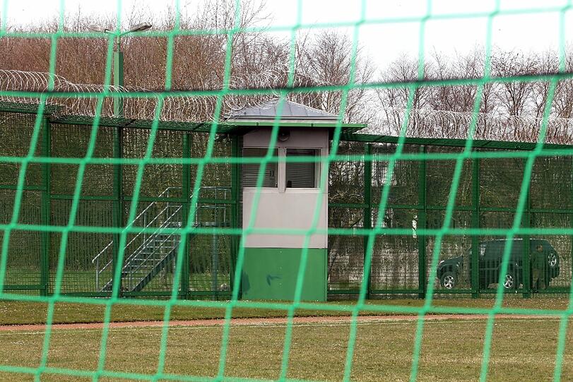 Der Fußballplatz der JVA.