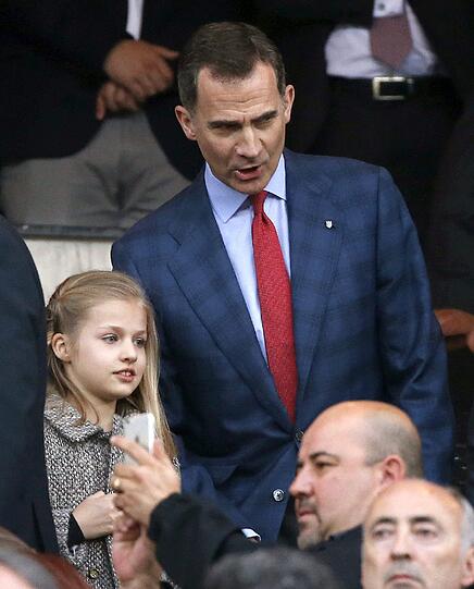 König Felipe mit seiner ältesten Tochter Leonor im Estadio Vicente Calderón in Madrid