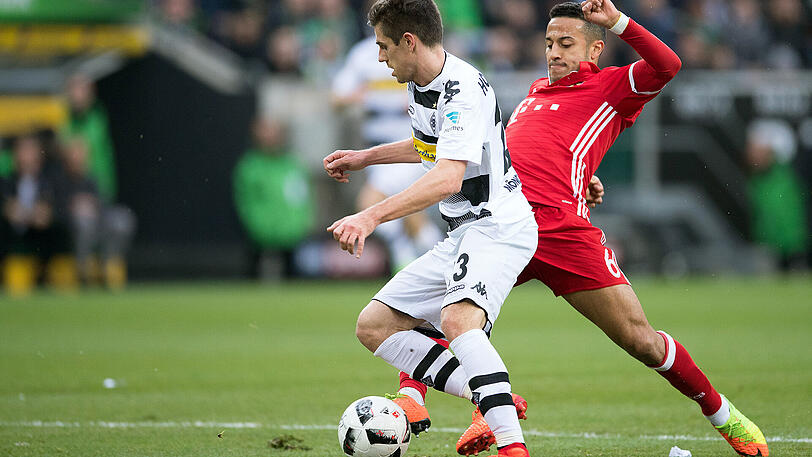 Thiago Alcantara: Note 2. Stand ohne Vidal sehr tief. Richtig stark sein Defensivzweikampf im  
Laufduell gegen Gladbachs als er ihm kurz vor dem Torschuss den Ball  
vom Fuß stibitzte. Feierte seine Aktion mit der Faust (12.)
Gut aufgepasst. Mit brillantem Zuspiel auf Müller vor dessen 1:0.