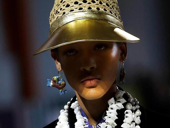 Gut behütet - eine Kreation aus der Prada Frühjahr-Sommer 2020 Kollektion.