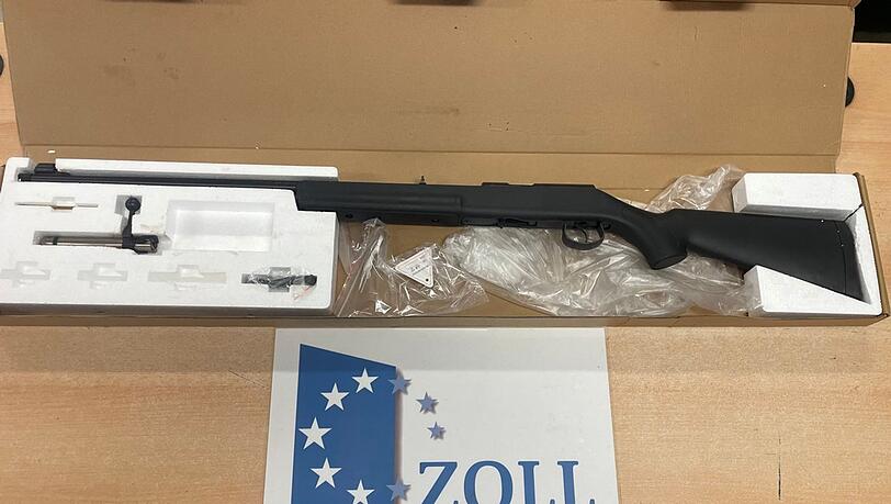 Der Zoll hat das gefundene Gewehr sichergestellt.
