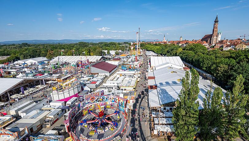 Mit dem Gäubodenfest in Straubing ist eines der beliebtesten und größten Volksfeste Bayerns gestartet. Mit dem Gäubodenfest in Straubing ist eines der beliebtesten und größten Volksfeste Bayerns gestartet.
