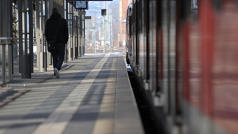 Baustopp! Der Streit um den Fürther S-Bahn-Schwenk geht weiter. (Symbolbild) Baustopp! Der Streit um den Fürther S-Bahn-Schwenk geht weiter. (Symbolbild)