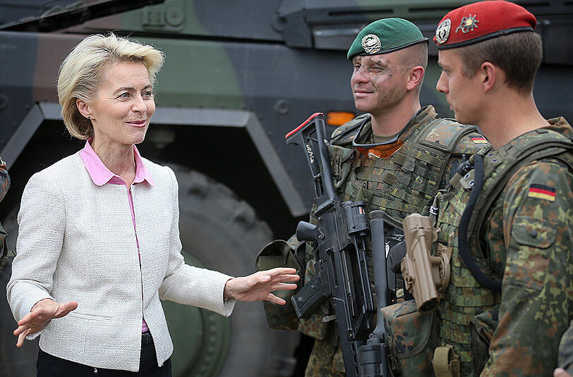 Über eine personelle Aufstockung der Truppe soll erst im März entschieden werden. Die Bundeswehr ist seit 1990 von fast 600 000 Soldaten auf heute 177 000 geschrumpft.