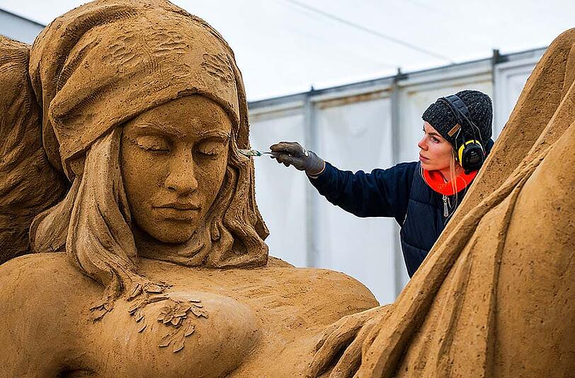 Bilder vom Sand-Skulpturen-Festival auf Rügen. Insgesamt 50 Künstler haben sich am Event beteiligt.