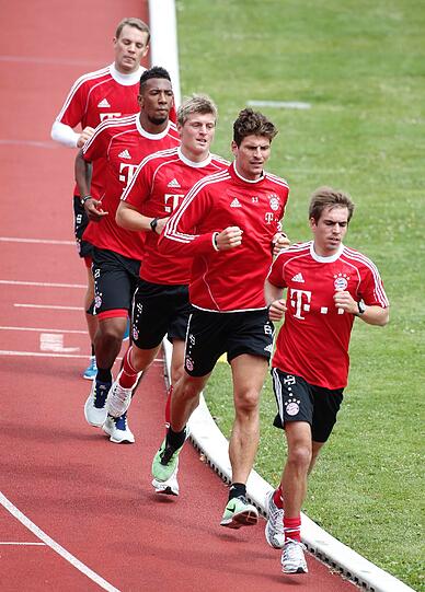 Einen Tag nach dem ersten Training unter Pep Guardiola müssen Bayern-Spieler zum Laktattest ran: Erst schwitzen, dann pieksen - die Bilder aus dem Olympiastadion