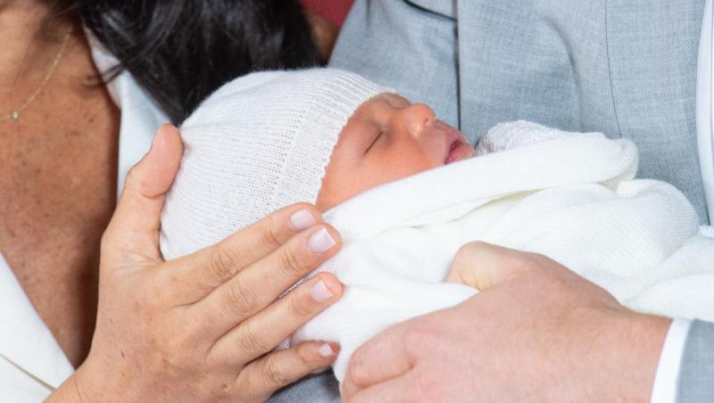 Prinz Harry und Meghan, Herzogin von Sussex, halten ihren noch namenlosen Sohn im Arm. Prinz Harry und Meghan, Herzogin von Sussex, halten ihren noch namenlosen Sohn im Arm.