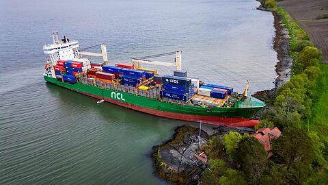 Das auf Grund gelaufene Schiff ist am Dienstag geborgen worden.