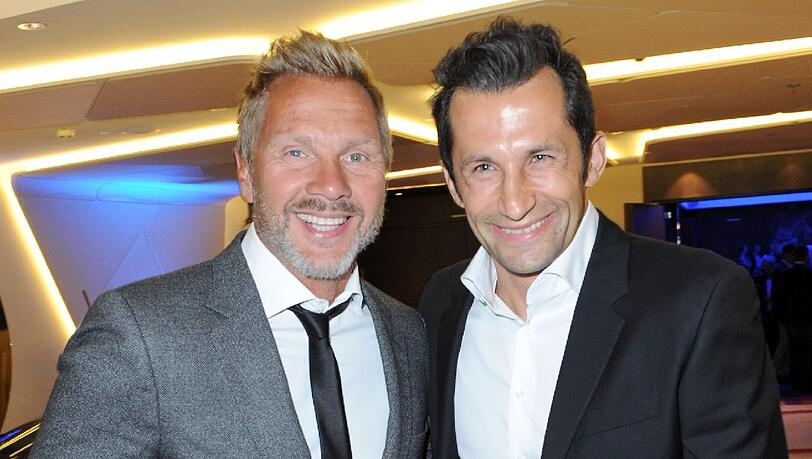 Die ehemaligen Fußballspieler Thorsten Fink und Hasan Salihamidzic genießen den Abend bei der GENTLEMEN STYLE NIGHT im Hotel Vier Jahreszeiten. Die ehemaligen Fußballspieler Thorsten Fink und Hasan Salihamidzic genießen den Abend bei der GENTLEMEN STYLE NIGHT im Hotel Vier Jahreszeiten.