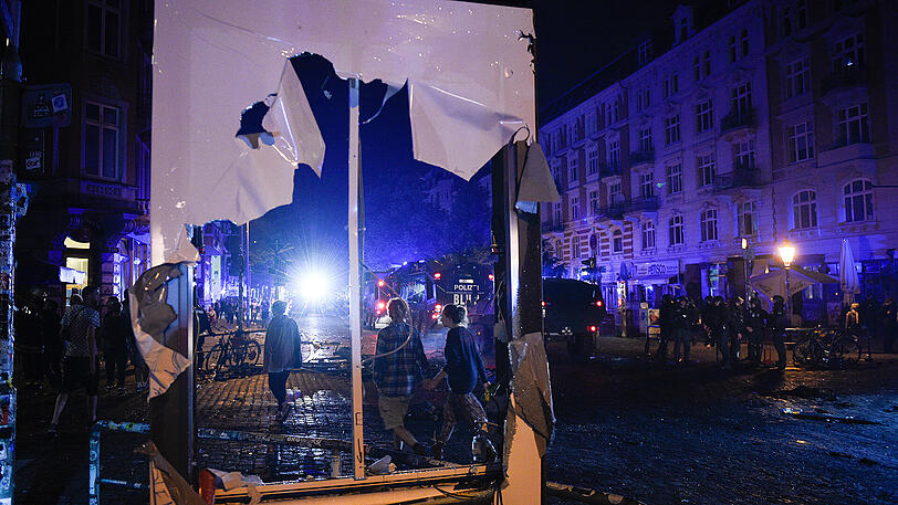 Chaos und Zerstörung &ndash; egal wo man hinsieht. Etliche Geschäfte wurden geplündert, Geldautomaten zerstört.
