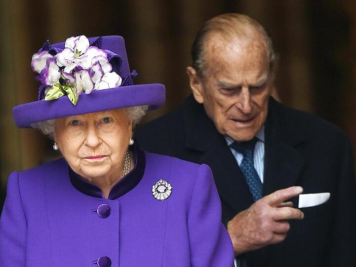 Früher als geplant: Königin Elizabeth II. und Prinz Philip haben sich nach Windsor Castle begeben.