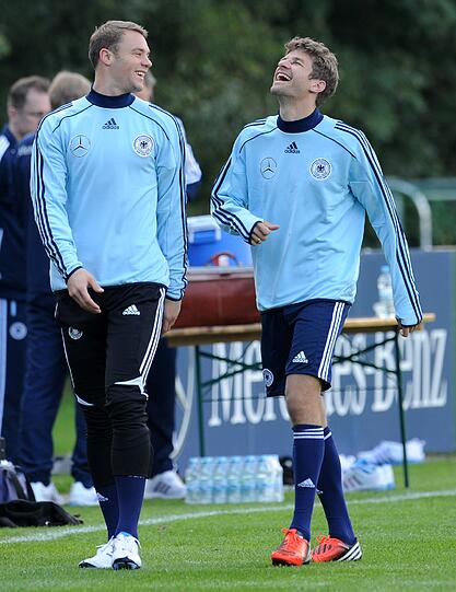 Elf Freunde müsst ihr sein. Die Nationalelf nimmt die Vorbereitung auf das WM-Qualifikationsspiel der deutschen Nationalmannschaft am Freitag in Dublin gegen Irland auf. Die Fotos