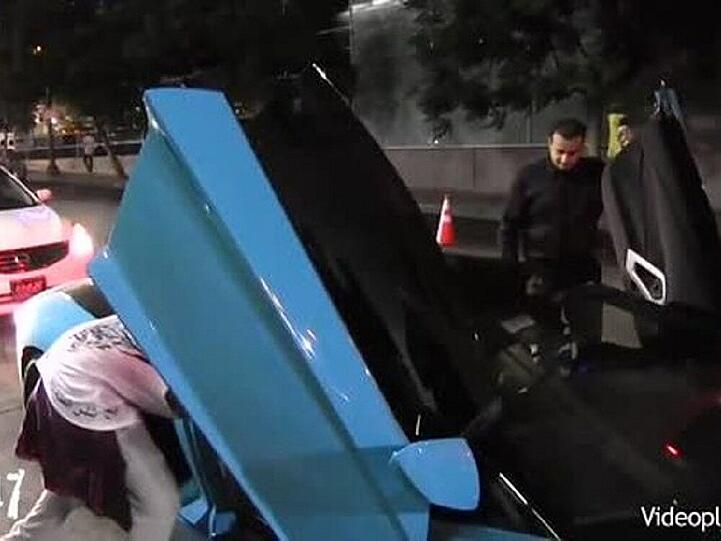 Ab unter die Flügeltür: Chris Brown hat seinen Lamborghini umlackieren lassen