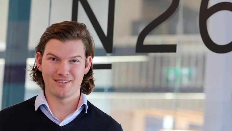 Der Gründer der N26 Bank, der Wiener Valentin Stalf, steht in den Geschäftsräumen des Unternehmens. Die deutsche Smartphone-Bank N26 hat ihr Geschäft auf die USA ausgedehnt. Der Gründer der N26 Bank, der Wiener Valentin Stalf, steht in den Geschäftsräumen des Unternehmens. Die deutsche Smartphone-Bank N26 hat ihr Geschäft auf die USA ausgedehnt.