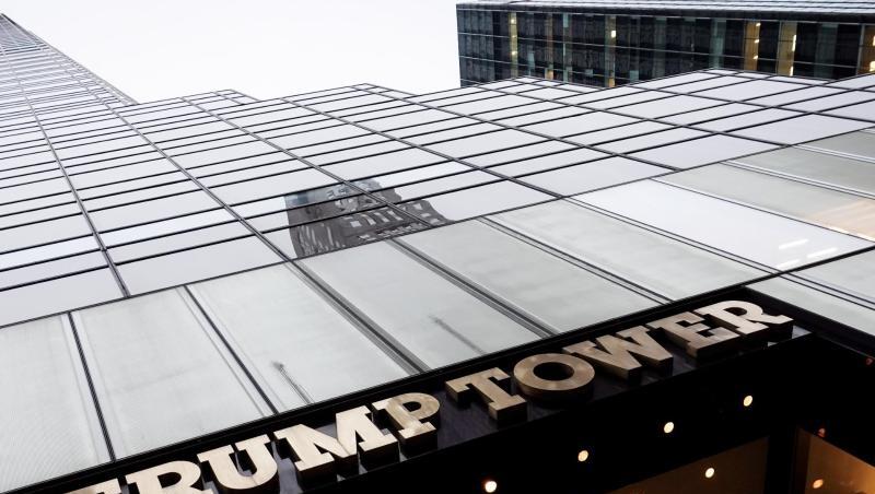 Der Trump Tower an der 5th Avenue. Aus zwei Wohnungen seien Schmuckstücke im Gesamtwert von 353.000 Dollar (rund 329.999 Euro) gestohlen worden. Der Trump Tower an der 5th Avenue. Aus zwei Wohnungen seien Schmuckstücke im Gesamtwert von 353.000 Dollar (rund 329.999 Euro) gestohlen worden.