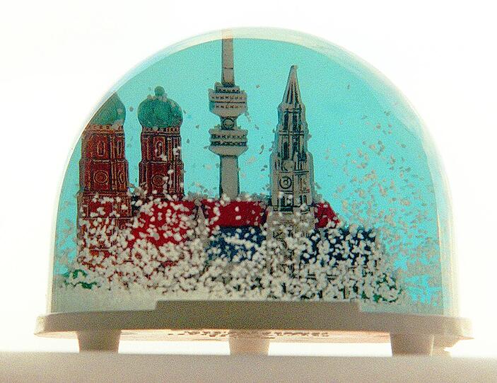 "Snowglobe": Für alle, die den Winter lieben. Das Handy einmal schütteln und schon schneit es.