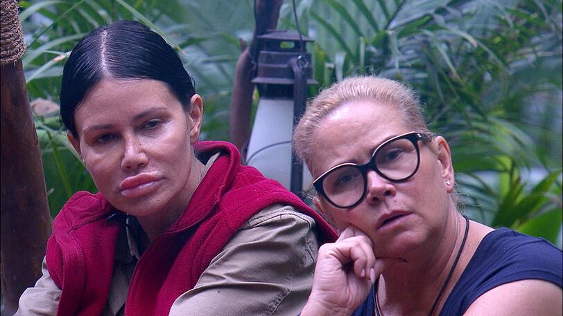 Seit zwei Tagen steht die Lüge um eine angebotene Spaghetti Bolognese im Raum, die aus Teamgedanken von Djamila Rowe und Claudia Effenberg abgelehnt wurde.
