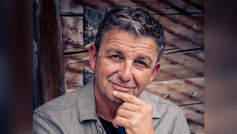 Hans Sigls Podcast "Betreff: Leben - die Sprechstunde mit Hans Sigl" startet noch im September. Hans Sigls Podcast "Betreff: Leben - die Sprechstunde mit Hans Sigl" startet noch im September.