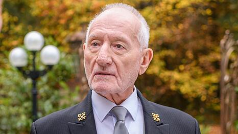 Sepp Schauer spielt seit 20 Jahren in "Sturm der Liebe" den Empfangschef "Alfons Sonnbichler". Droht bald das TV-Aus?