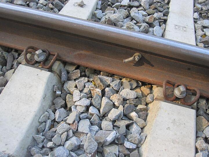 Hier fehlt das Erdungskabel: Zahlreiche Züge mussten ausfallen.