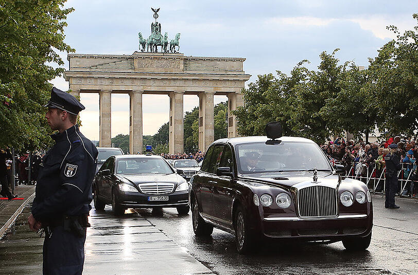 Die Queen ist in Berlin angekommen. Klicken Sie sich durch die Bilderstrecke!