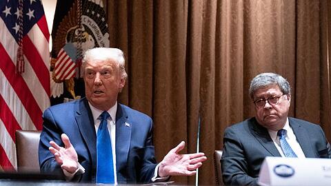 "Wir müssen den Justizminister dazu bringen zu handeln." US-Präsident Trump und Justizminister Barr (r) bei einem Treffen im September.
