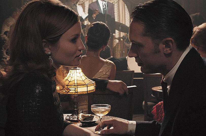 Emily Browning (Frances Shea) und Reggie Kray (Tom Hardy).
