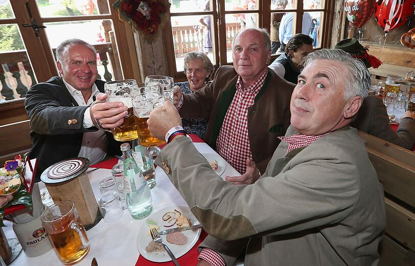 Karl-Heinz Rummenigge, Susanne Hoeness, Uli Hoeness und Bayern-Trainer Carlo Ancelotti