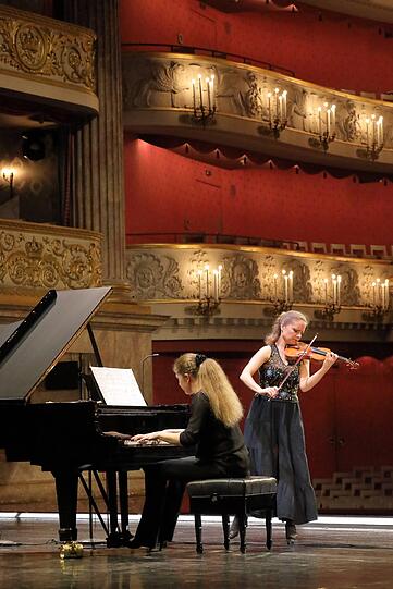 Die Geigerin Julia Fischer und die Pianistin Tatiana Chernichka.
