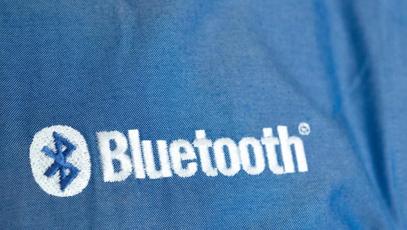 Mit Bluetooth kann man Sprache, Daten und Musik kabellos übertragen oder Autos aus mehreren Metern Entfernung aufschließen. Auf der CES in Las Vegas waren nun interessante Verbesserungen zu sehen. Mit Bluetooth kann man Sprache, Daten und Musik kabellos übertragen oder Autos aus mehreren Metern Entfernung aufschließen. Auf der CES in Las Vegas waren nun interessante Verbesserungen zu sehen.