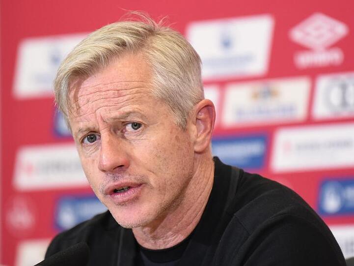 Der Nürnberger Trainer Jens Keller vor der Presse. Foto: Nicolas Armer/dpa