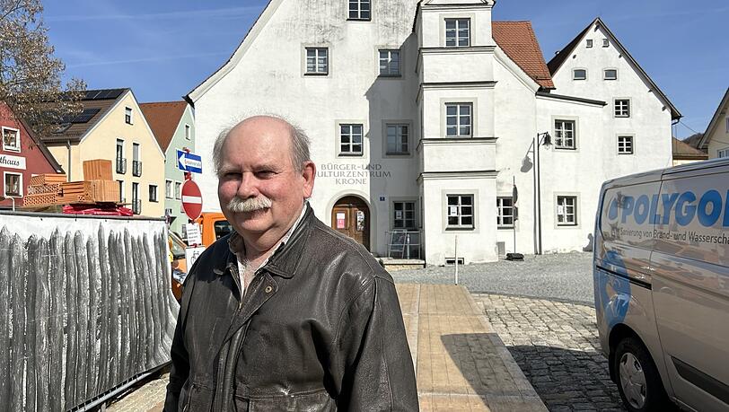Jäger Eduard Amler (70) gab auch einen DNA-Abstrich ab. Er dachte erst an falsche Polizisten, als man ihn anrief. Jäger Eduard Amler (70) gab auch einen DNA-Abstrich ab. Er dachte erst an falsche Polizisten, als man ihn anrief.