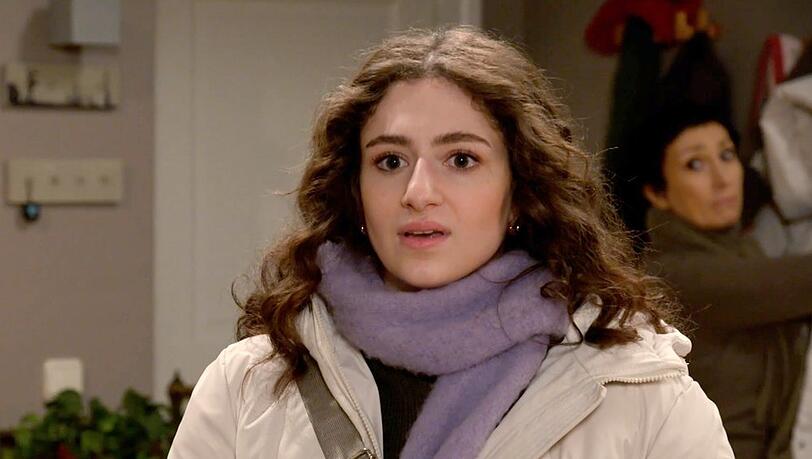 "Rote Rosen": Leyla ist erstaunt, dass Elyas für sie einen Net-Coach engagiert hat.